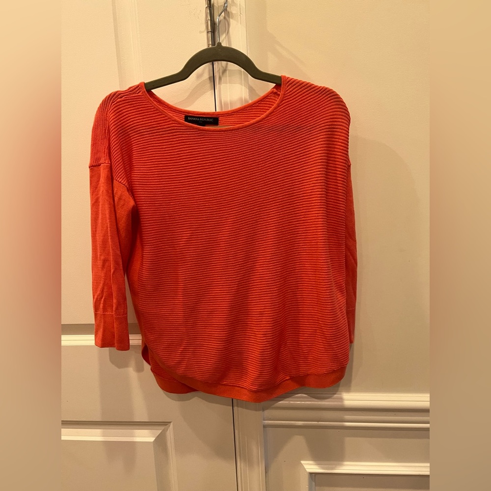 5/$10 coral banana republic sweater size small
